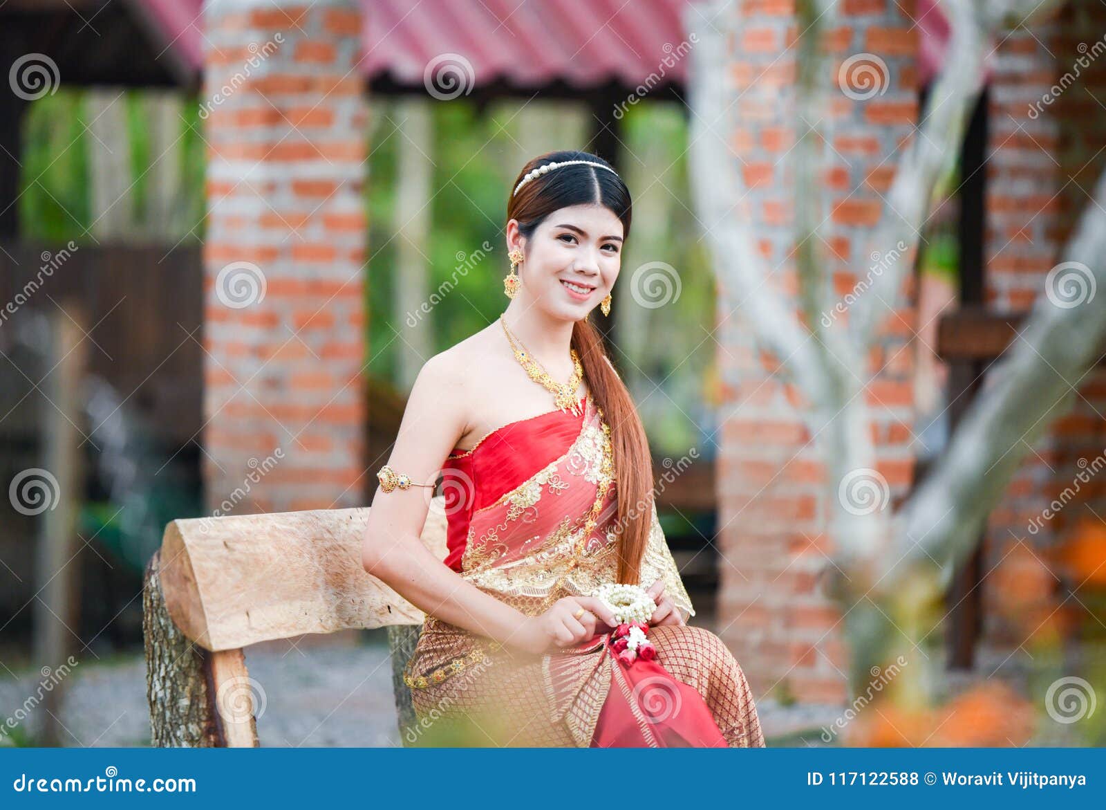 https://thumbs.dreamstime.com/z/beautiful-thai-girl-thai-costume-wearing-bride-dress-%C3%A0%C2%B8%C2%B0%C3%A0%C2%B9%E2%80%B0%C3%A0%C2%B8%C3%BF%C3%A0%C2%B8%C2%A3-beautiful-thai-girl-thai-costume-asian-woman-wearing-117122588.jpg