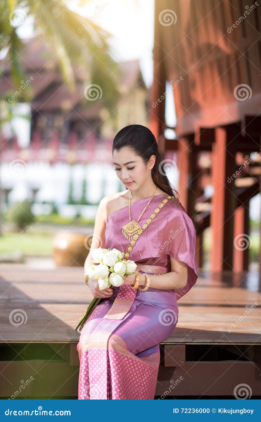 beautiful traditional dresses