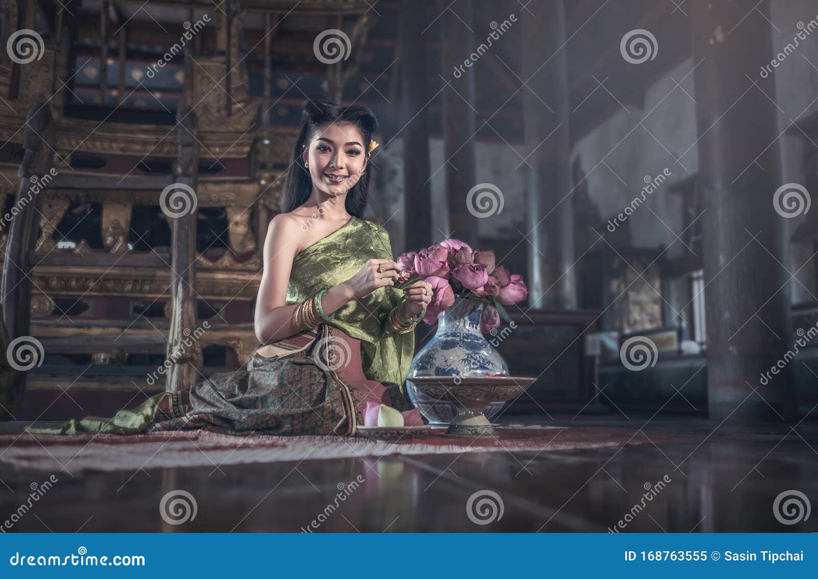 Beautiful Thai Girl In Thai Traditional Costume Stock Image Image Of 