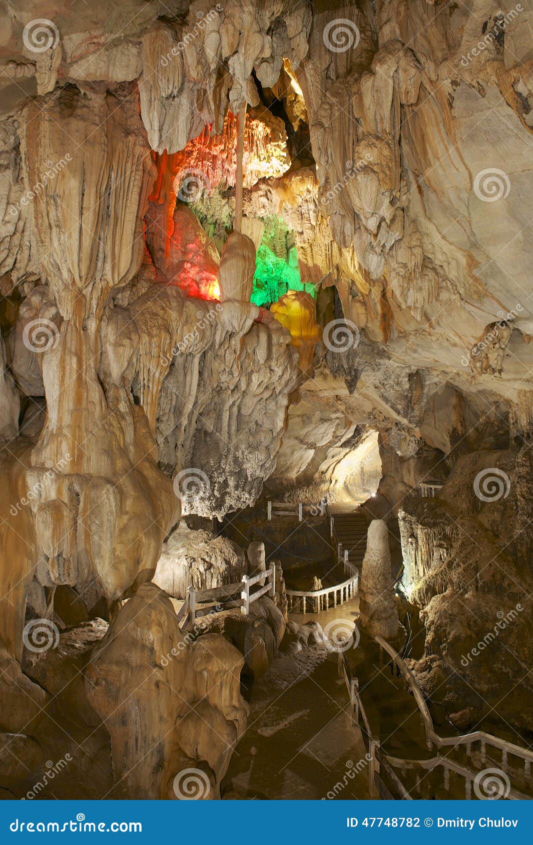 beautiful tham jang cave, vang vieng, laos