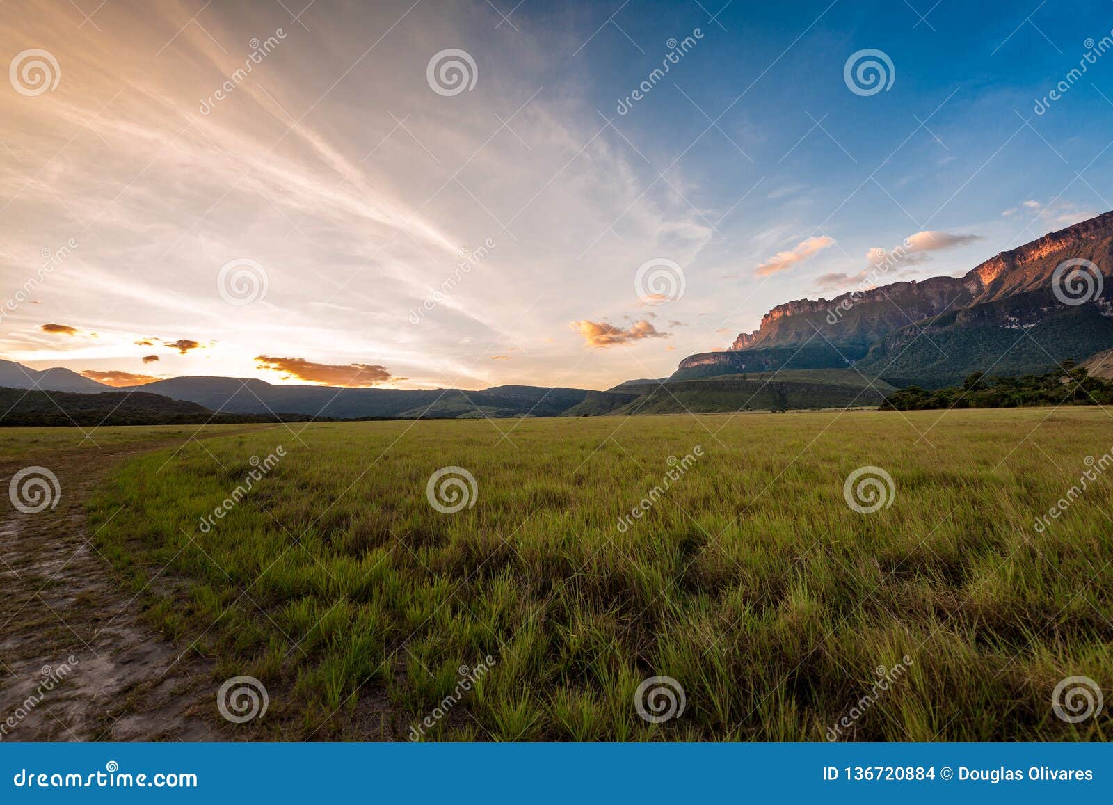 beautiful view of the auyantepuy sunrise. canaima natinal park, venezuela- bolÃÂ­var state