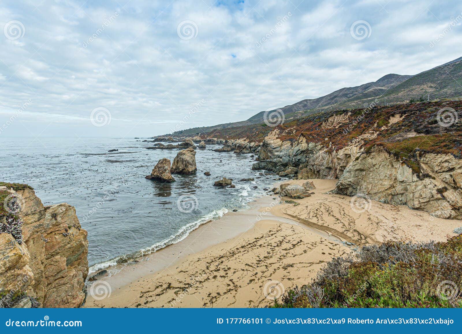 a beautiful view in  califÃÂ³rnia coast - big sur, condado de monterey, califÃÂ³rnia