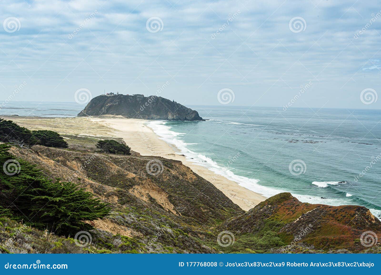 a beautiful view in  califÃÂ³rnia coast - big sur, condado de monterey, califÃÂ³rnia