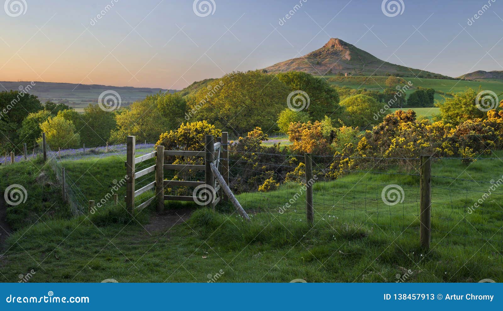 beautiful sunset , unusual, marvelous the roseberry topping