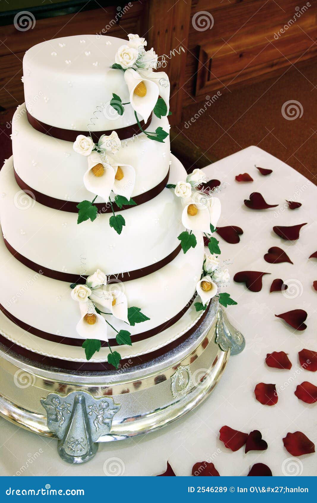 Beautiful wedding cake stock image. Image of burgundy - 2546289