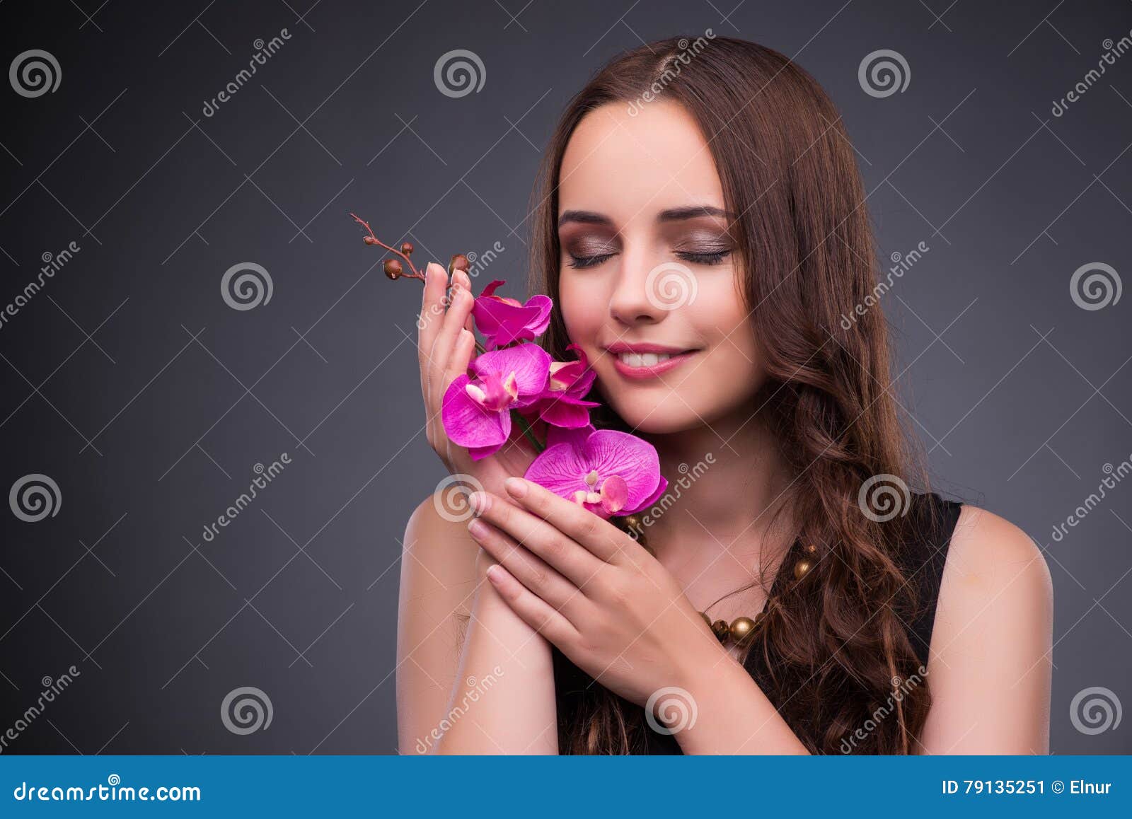 The Beautiful Woman Applying Make Up In Fashion Concept Stock Image Image Of Fashion Face