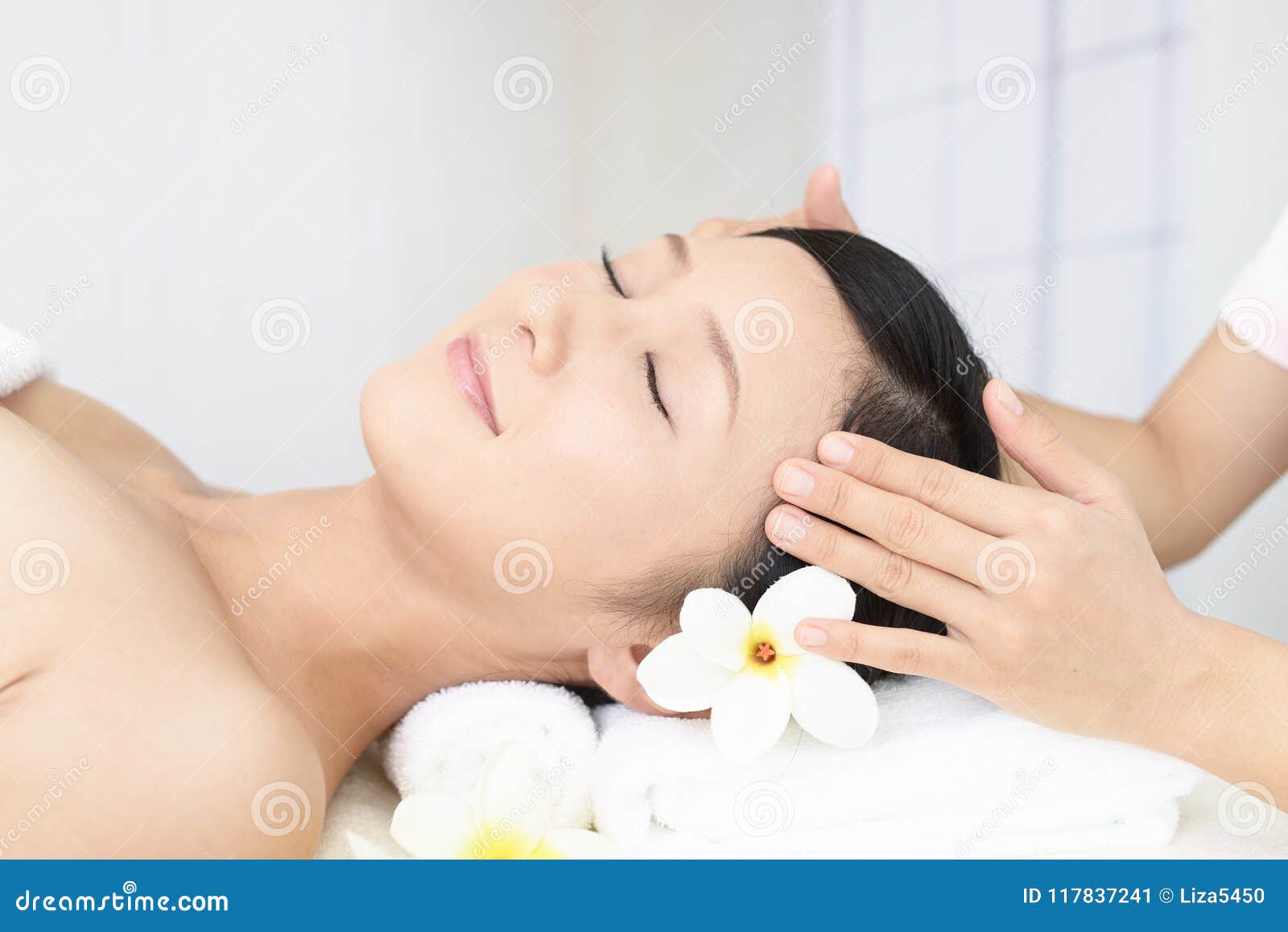 Beautiful Young Woman Receiving Facial Massage Stock Image Image Of Body Makeup 117837241