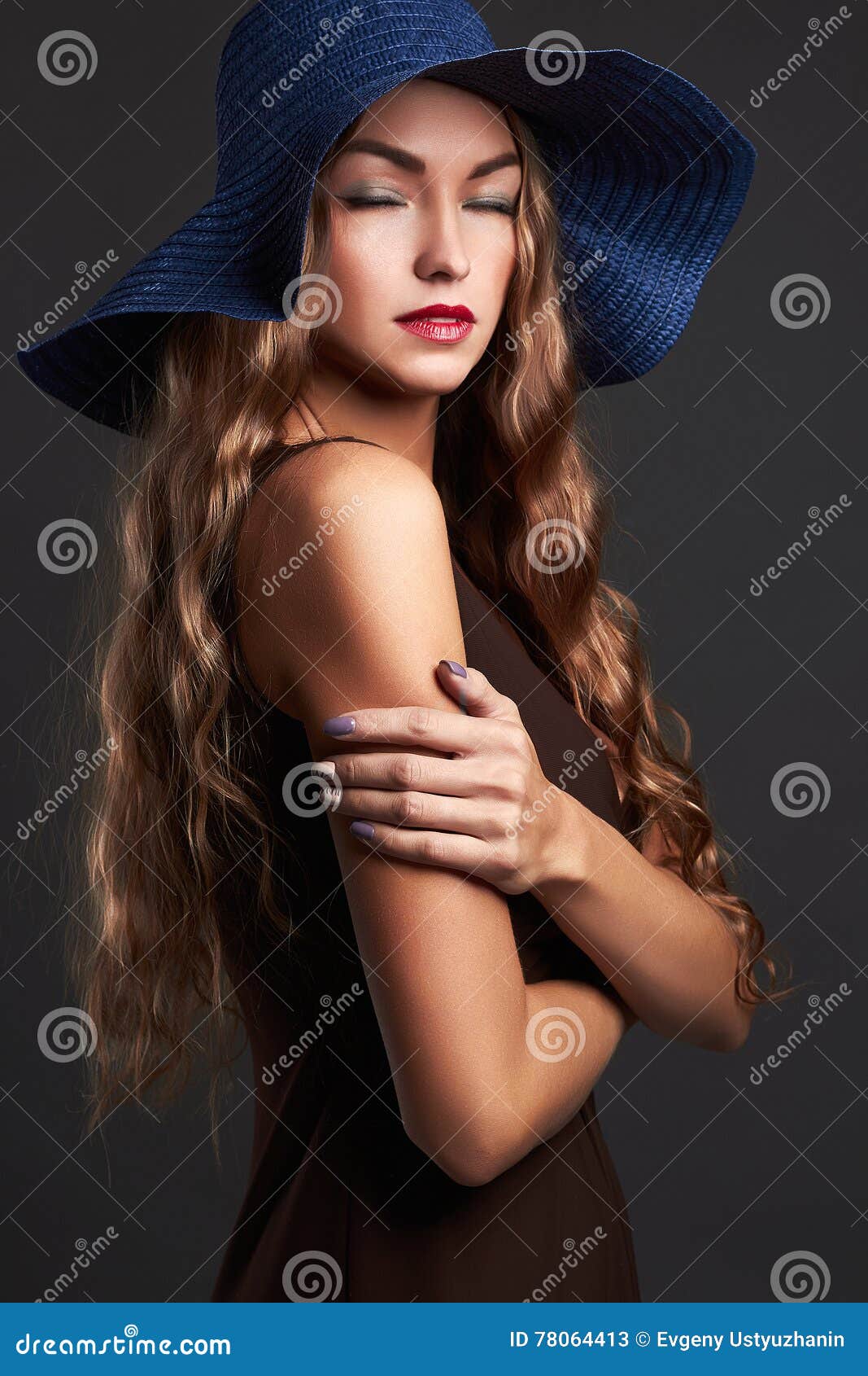  woman in hat. summer fashion beauty model girl with healthy hair