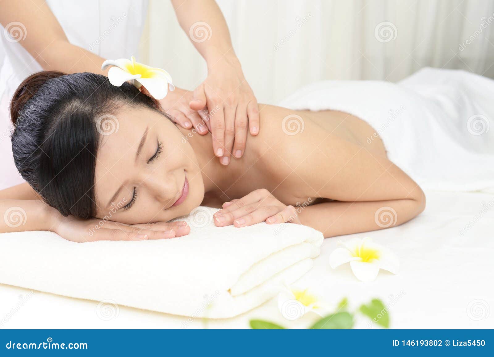 Japanese massage oil therapy photo pic photo