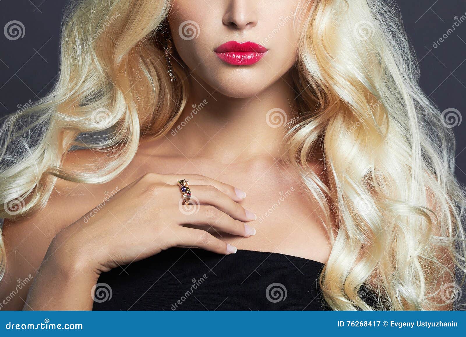 udobnost, izazov - Page 16 Beautiful-woman-jewelry-blond-girl-curly-hairstyle-lips-skin-hair-young-76268417