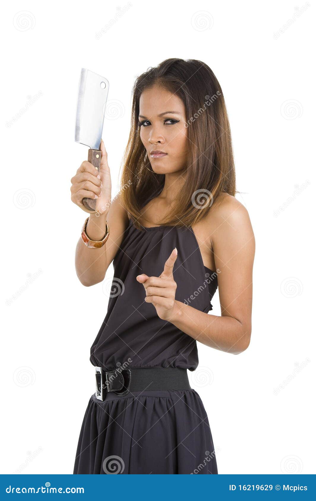 Бывший девушки угрожает. Женщина с ножом на кухне. Молодая девушка с ножом. Девушка с ножом в полный рост.
