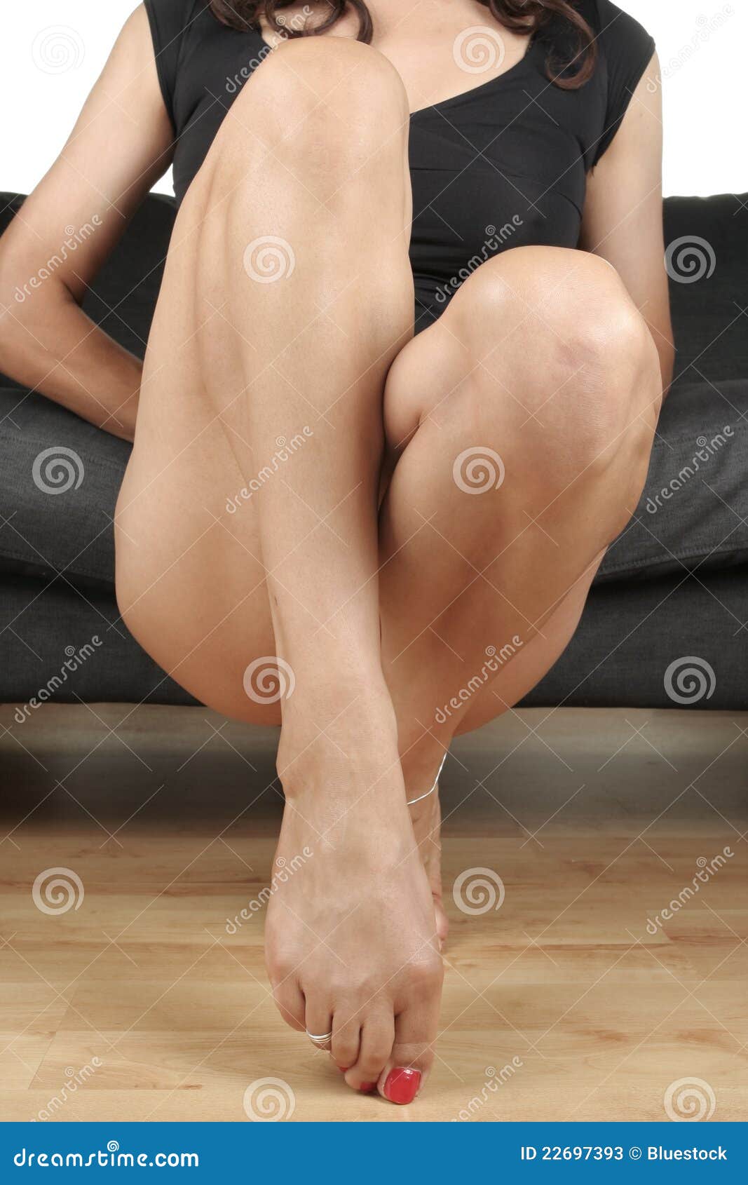 эротика сидят нога на ногу фото 118