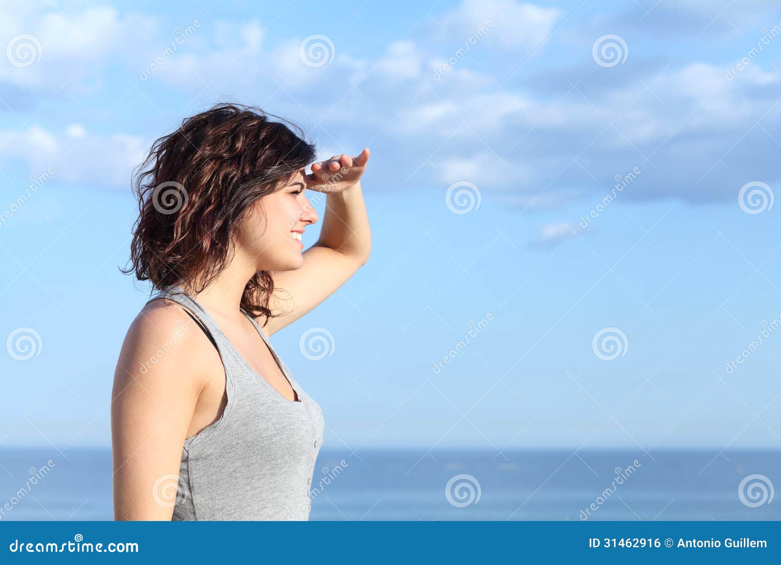 beautiful woman looking forward with the hand in forehead