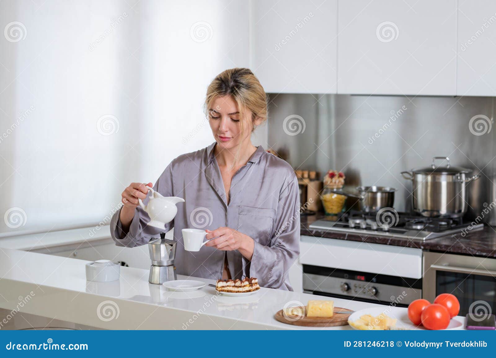 287 Khaki Kitchen Stock Photos - Free & Royalty-Free Stock Photos from  Dreamstime