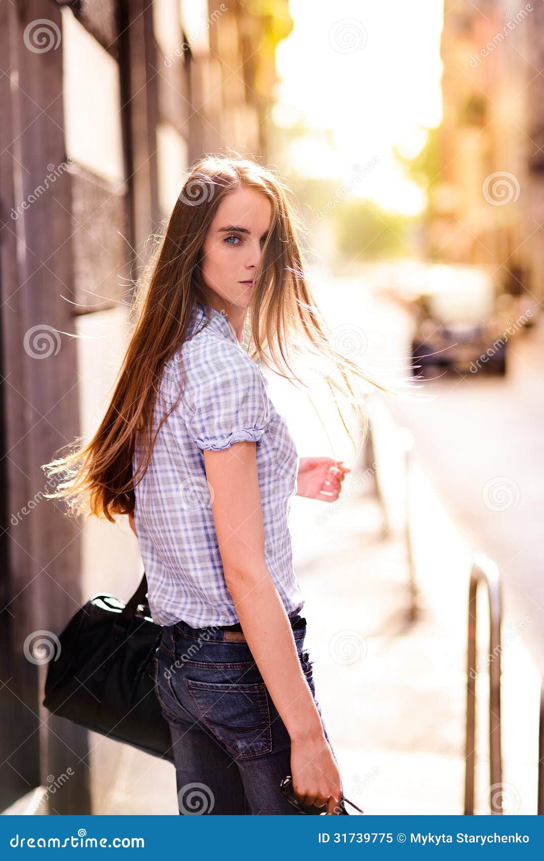 https://thumbs.dreamstime.com/z/beautiful-woman-walking-city-street-31739775.jpg