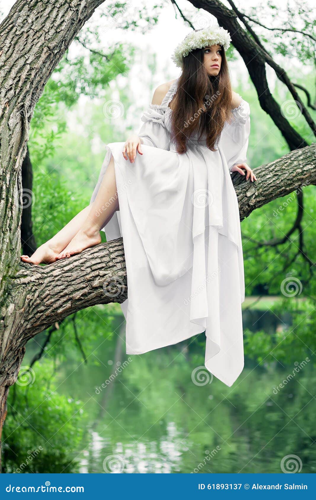 https://thumbs.dreamstime.com/z/beautiful-woman-wonderland-young-walking-park-61893137.jpg