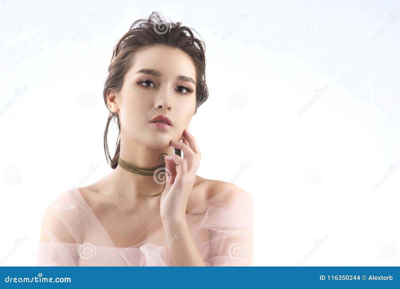 1300px x 957px - Beautiful Young Big Breast Asian Girl Wearing A Pink Veil On ...
