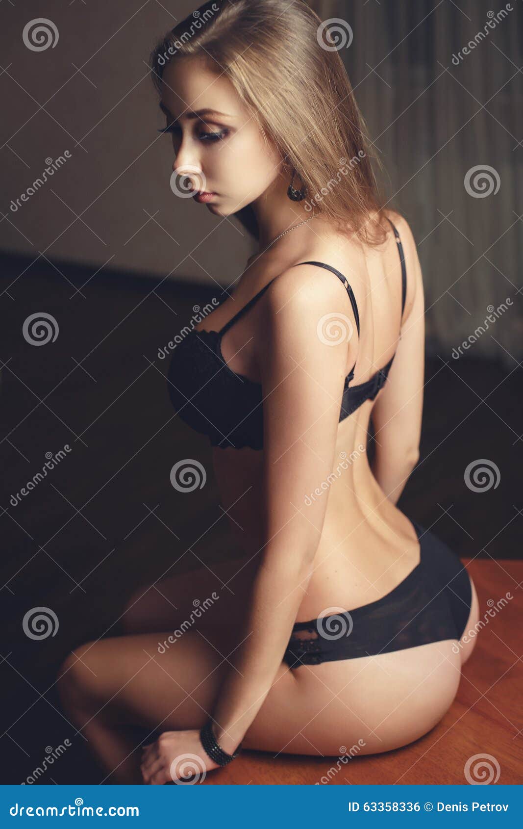 smøre konsonant Ikke moderigtigt Beautiful Young Girl in a Lingerie Stock Photo - Image of face, beauty:  63358336