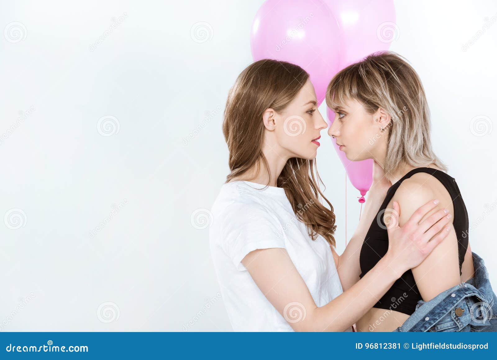 Lesbians Con