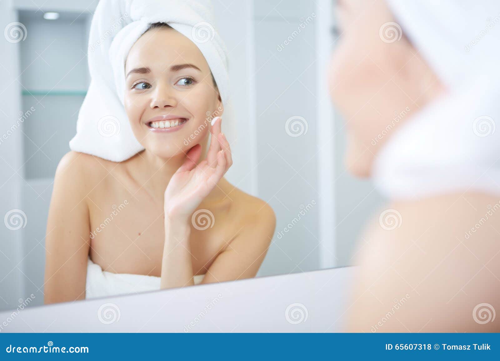 beautiful young woman applying facial moisturizing cream.skincare concept