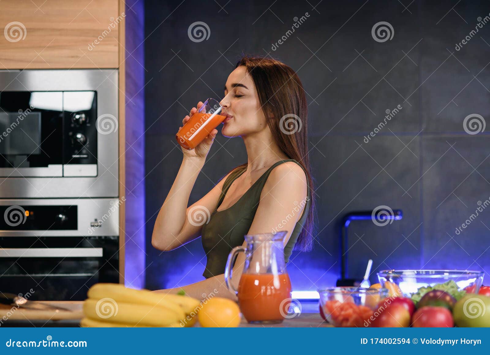 https://thumbs.dreamstime.com/z/beautiful-young-woman-drinks-orange-fruit-fresh-juice-kitchen-morning-beautiful-young-woman-glass-orange-174002594.jpg