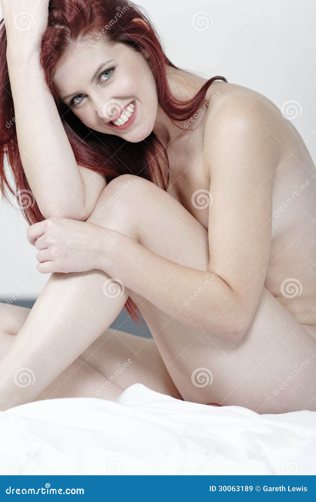 Young Naked Woman White Underwear Lying Bed Using Laptop Bedroom Stock  Photo by ©Nomadsoul1 220291260