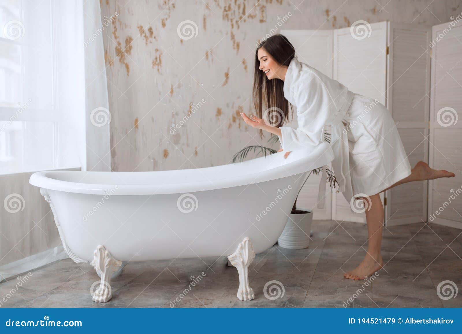 Naked Women In The Bath