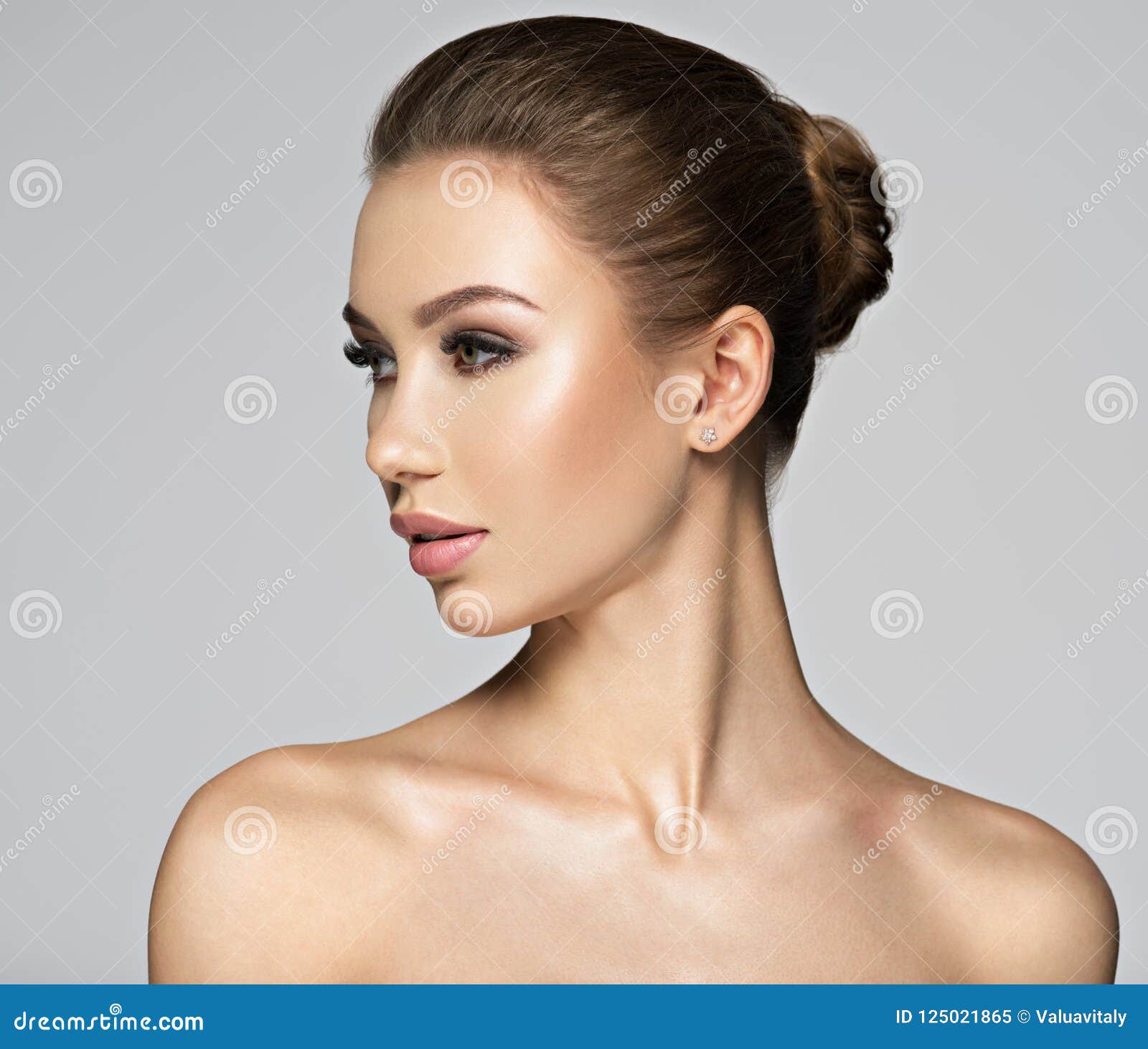 78,900+ Young Woman Profile Stock Photos, Pictures & Royalty-Free