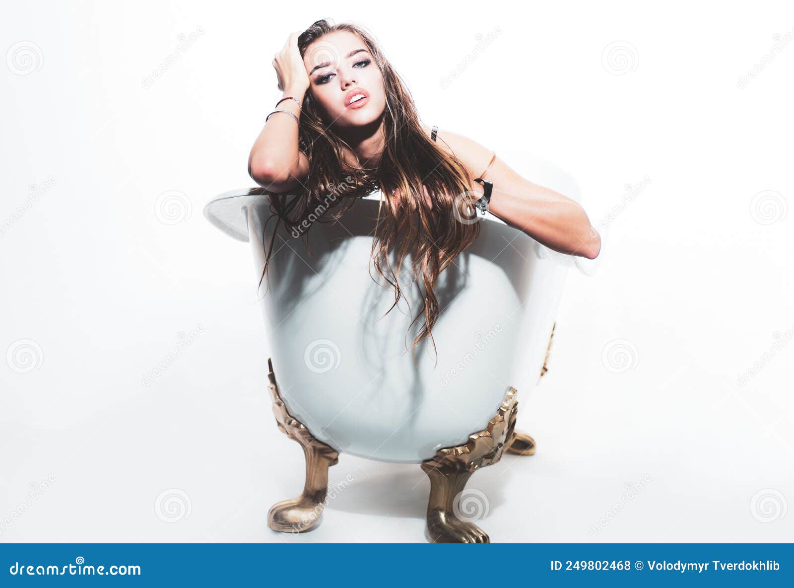 https://thumbs.dreamstime.com/z/beautiful-young-woman-relaxing-lying-retro-bathtube-bathroom-sexy-bathtub-bath-tub-sensual-girl-249802468.jpg