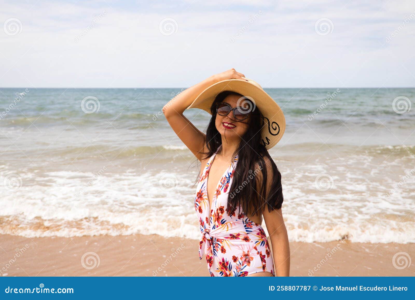 190 Young Woman Enjoying Herself Beach Stock Photos - Free & Royalty-Free  Stock Photos from Dreamstime