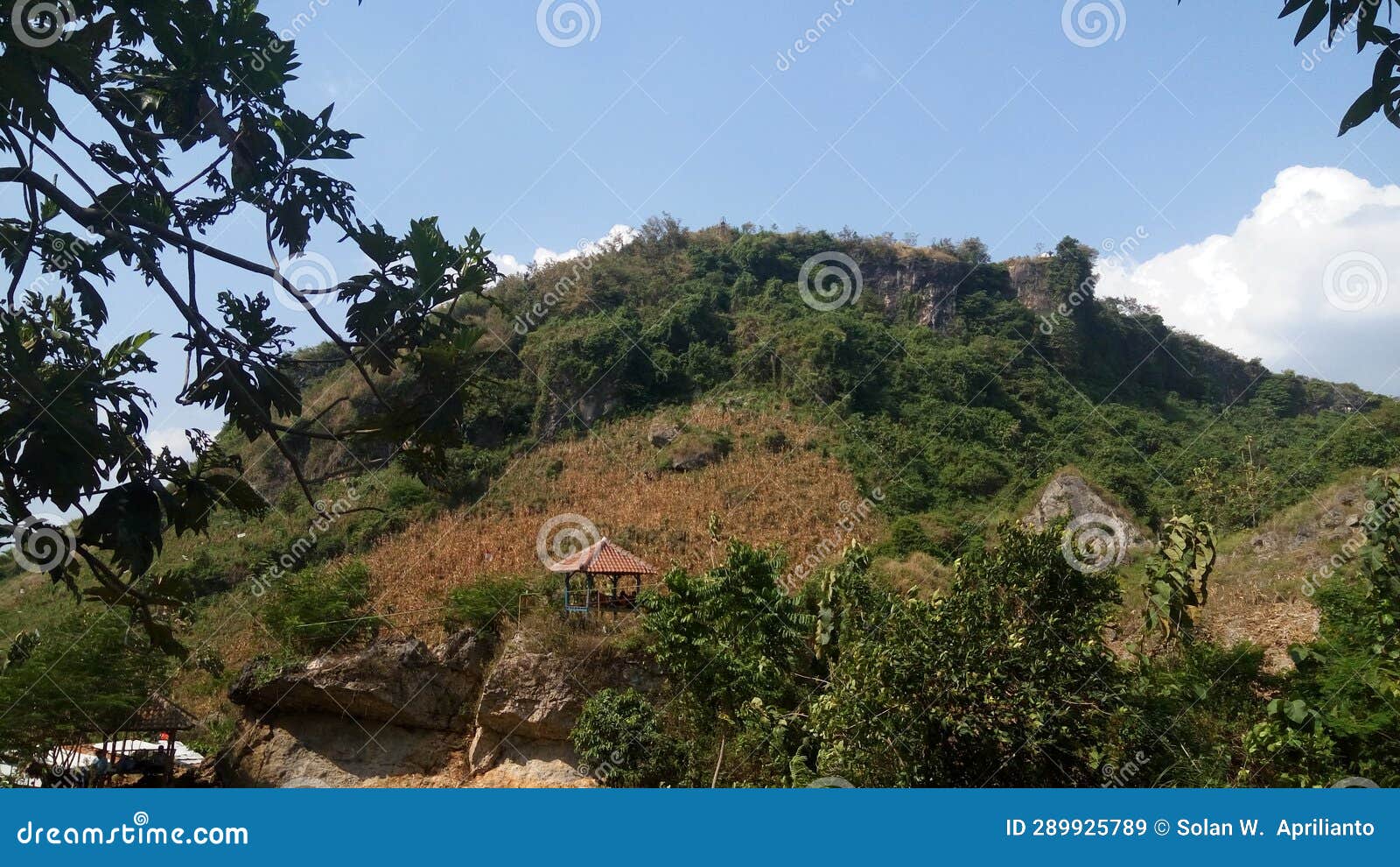 beautifull lorodan semar peak at noon