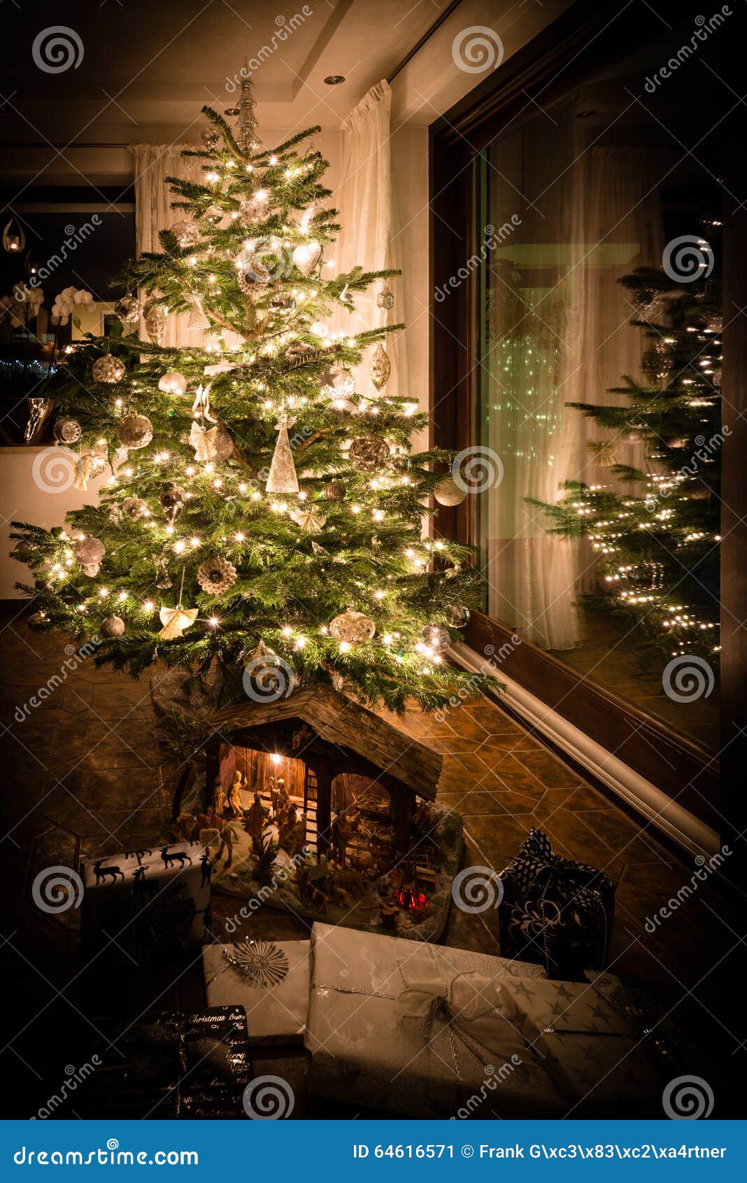 Beautifully Decorated Christmas Tree Stock Image - Image of gifts ...