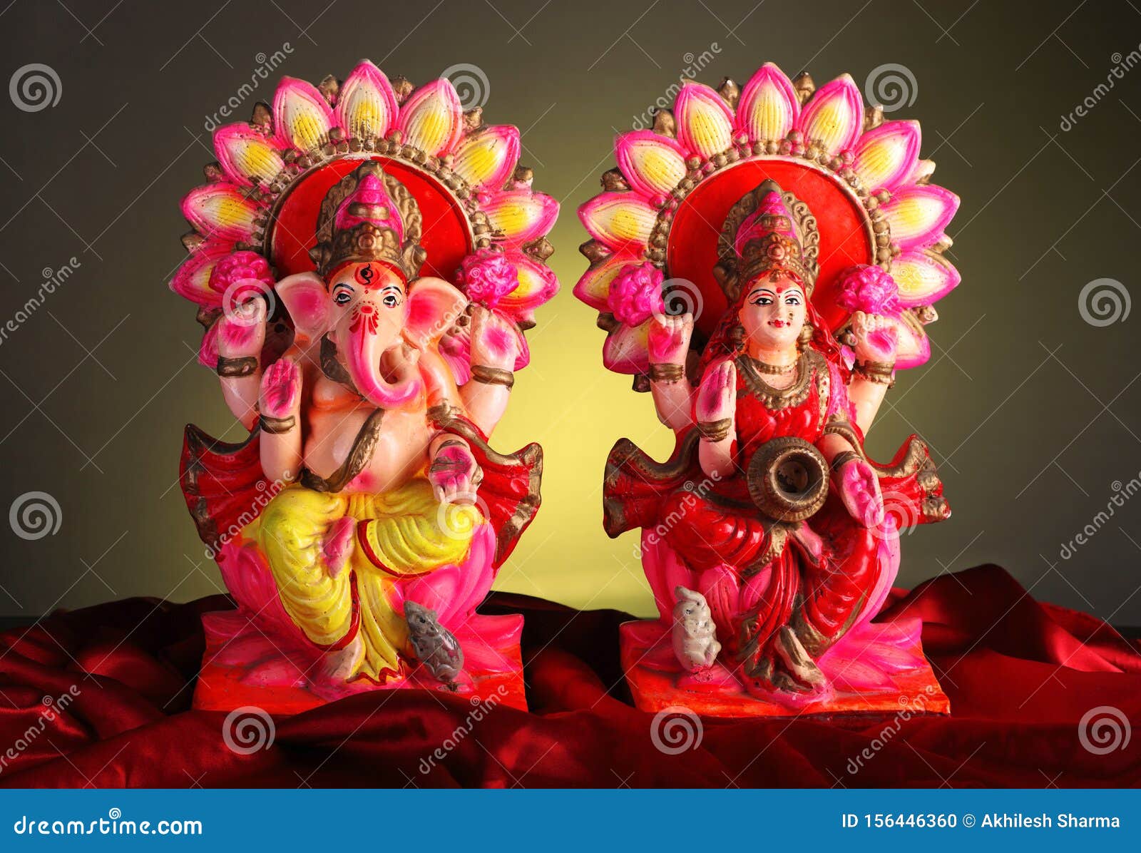 Beautifully Decorated Lord Ganesha and Goddess Laxmi Idols ...