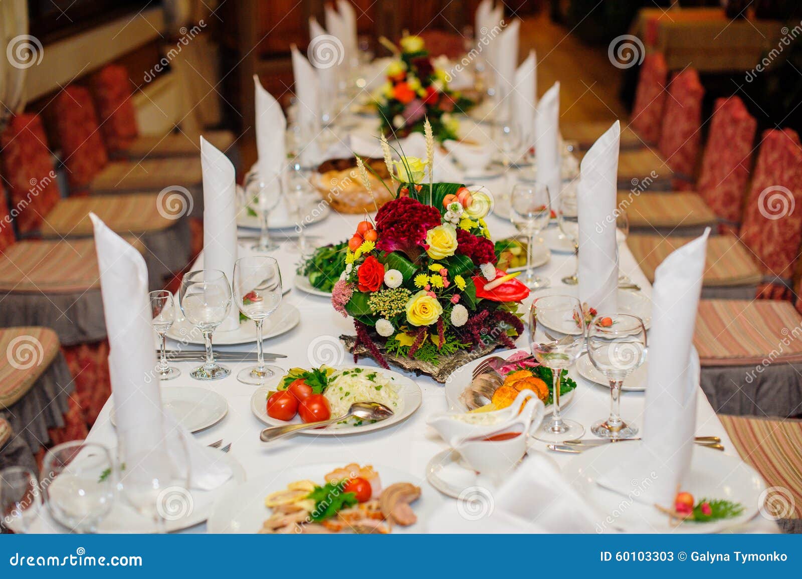 beautifully decorated dining room tables