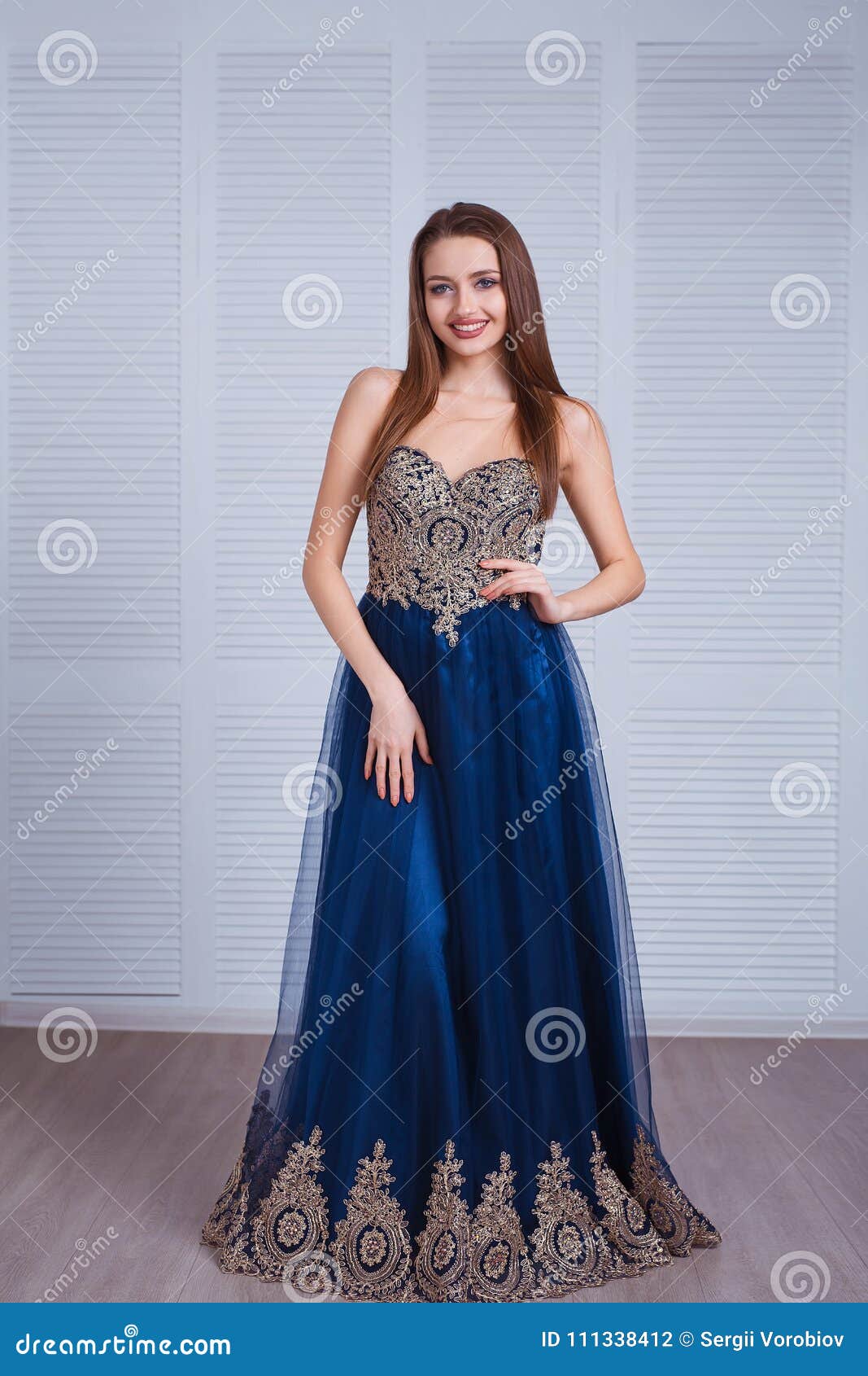 Fabulous blue dress accessorized with this jewelry, belt and bag and with  this makeup blue/ silver eyes and beautiful hairstyle.. good Saturday  everyone 💕💗🥰 : r/CrossDressRealism