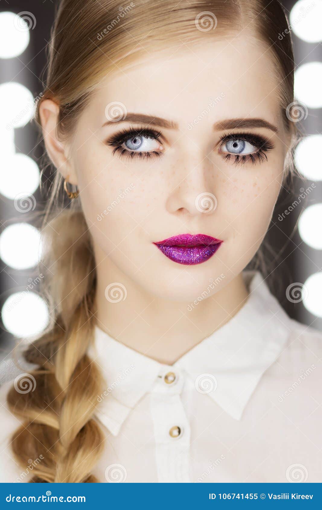 Beautiful Glamour Girl With Short Blonde Hair Stock Image Image