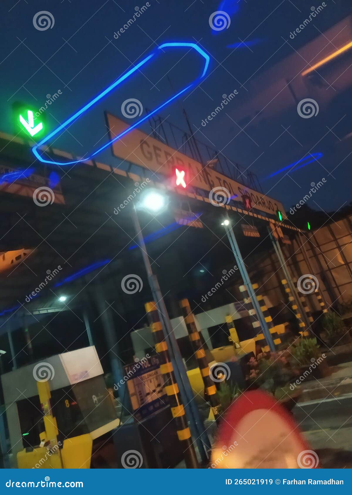 The Beauty of the Freeway Gate