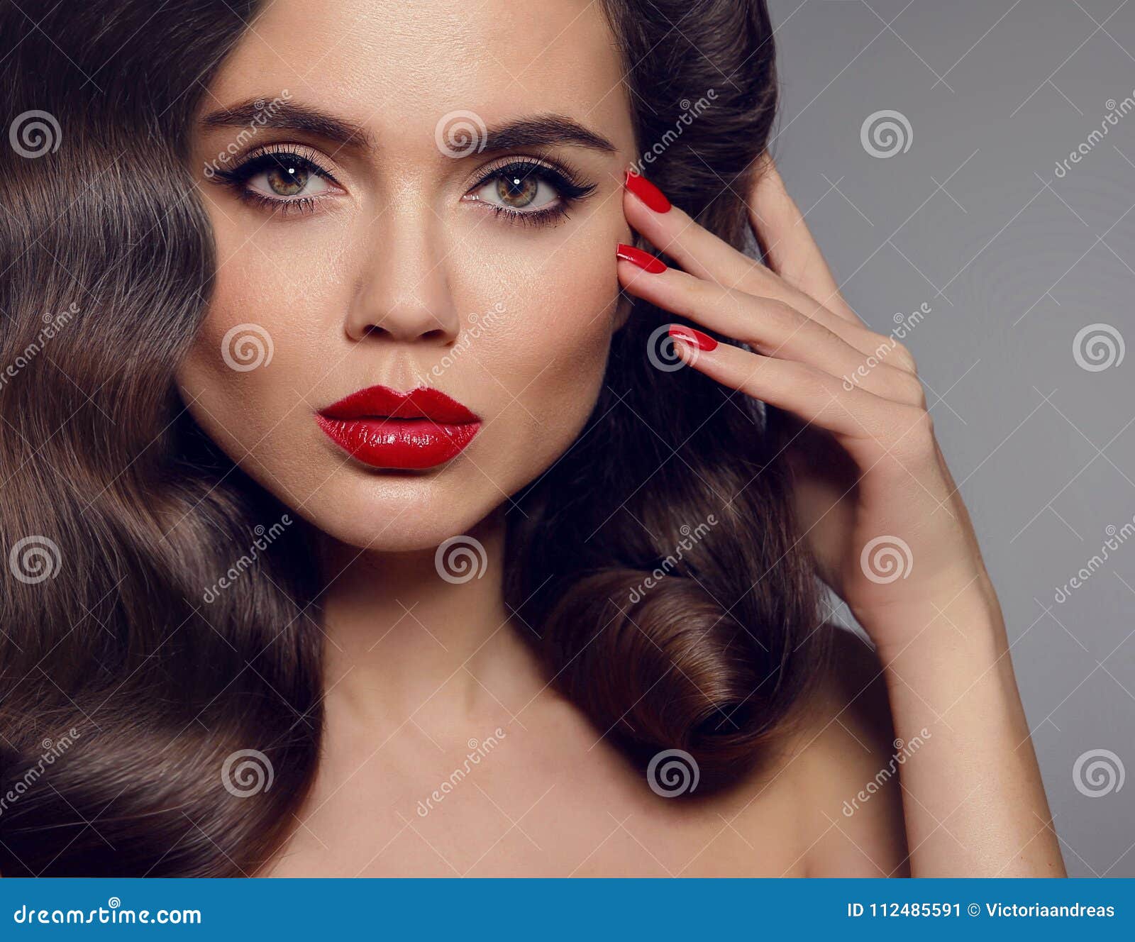 Beauty Makeup Elegant Woman Portrait With Red Lips And Manicured Nails Healthy Wavy Hair Style 