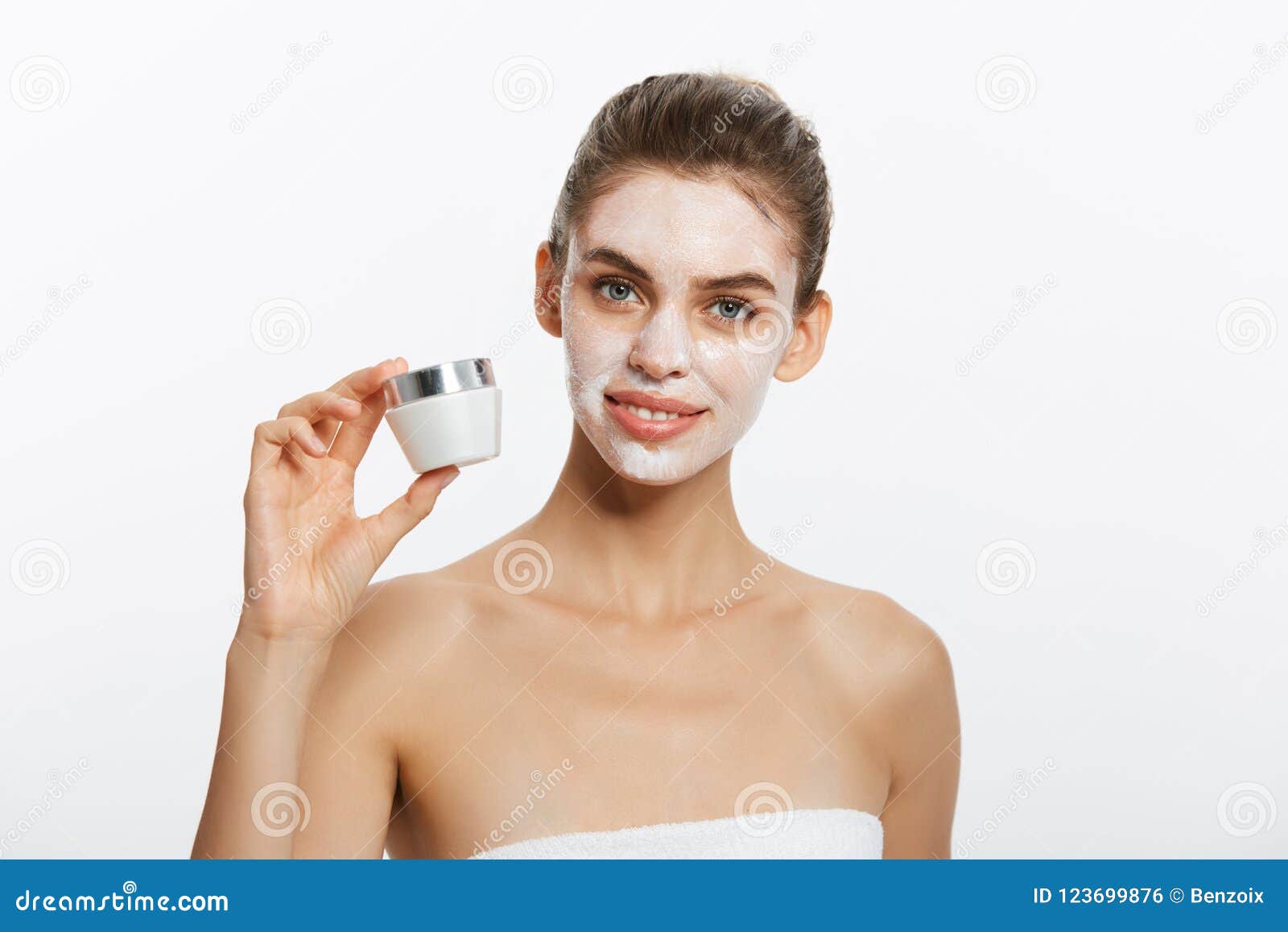 Free Photo | Attractive woman getting face beauty 
