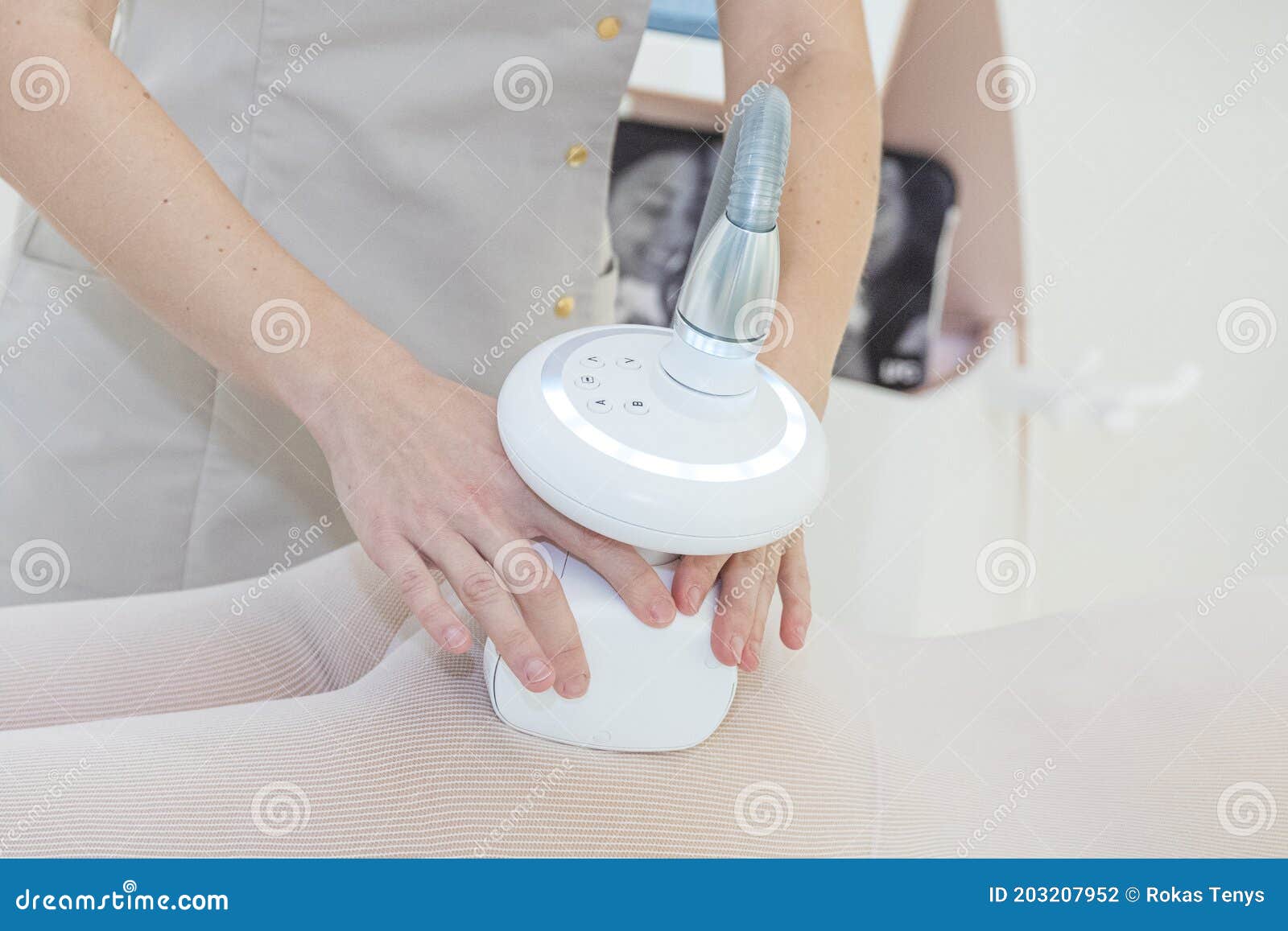 the beauty technique of endermology with device