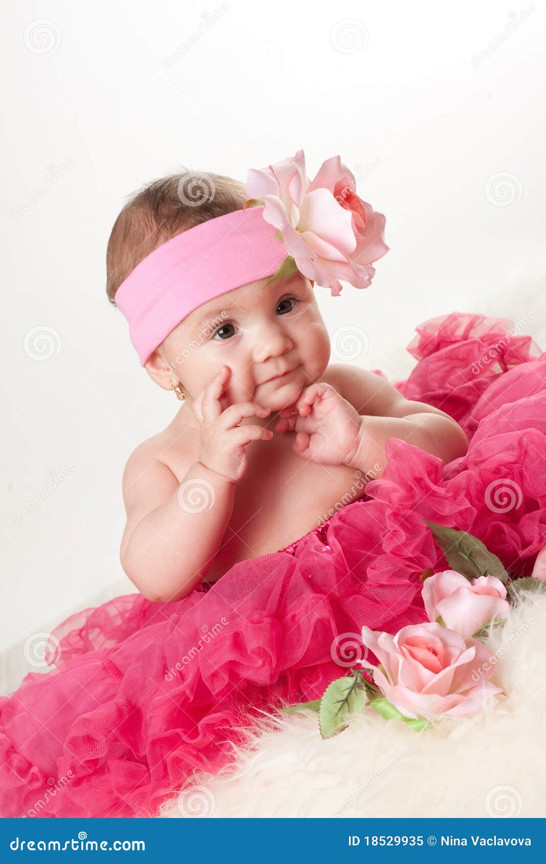 Bebé, 6 meses imagen de archivo. Imagen de rosa, brillante - 18529935