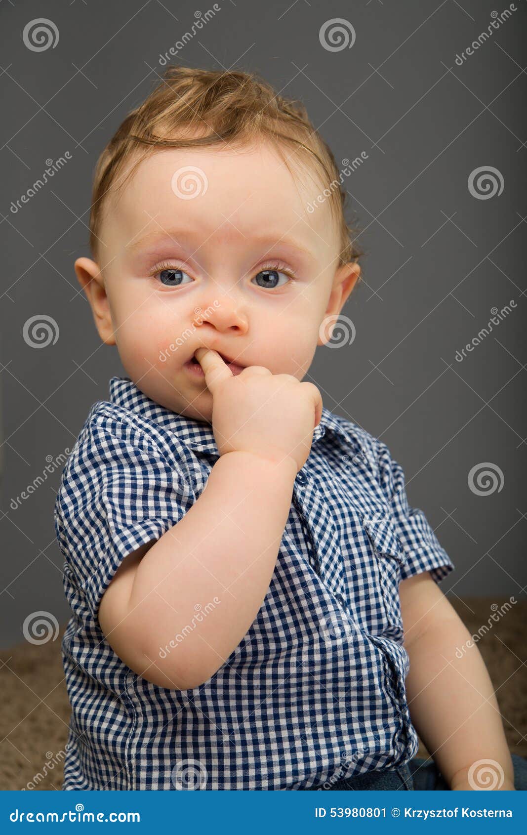 Bebé En Camisa a Cuadros Azul Imagen archivo - Imagen de arqueamiento, rojo: 53980801