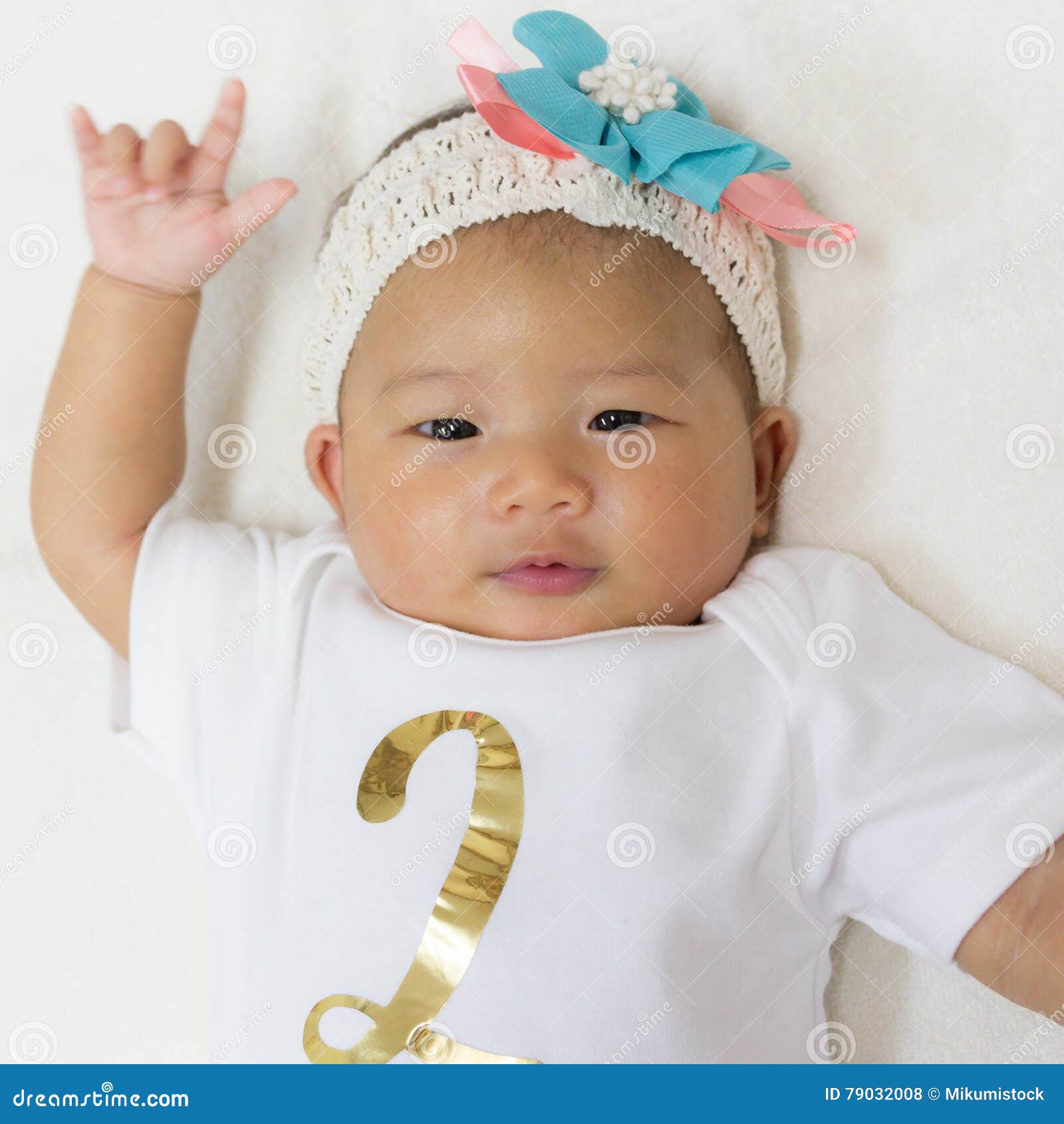 Bebe Lindo Asiatico Recien Nacido De Dos Meses Foto De Archivo Imagen De Viejo Llevado