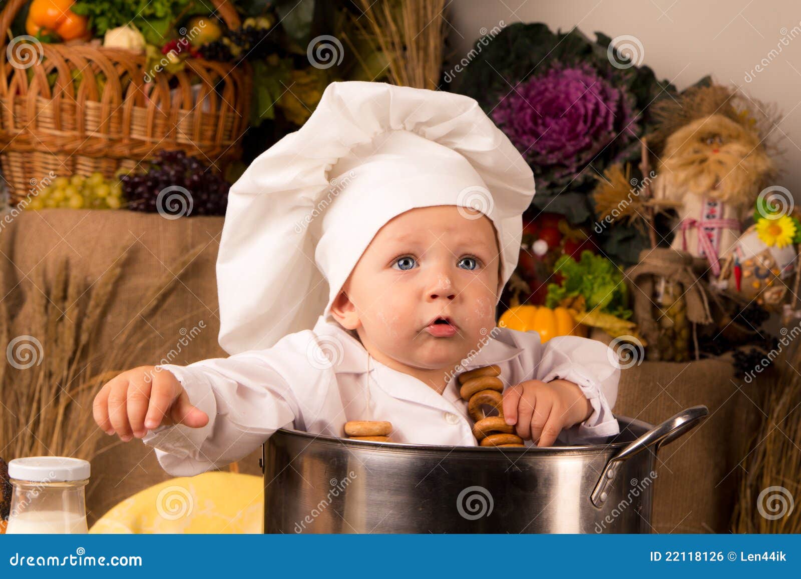 1,063 Cocinero Del Bebé En El Pote Fotos de stock - Fotos libres de  regalías de Dreamstime