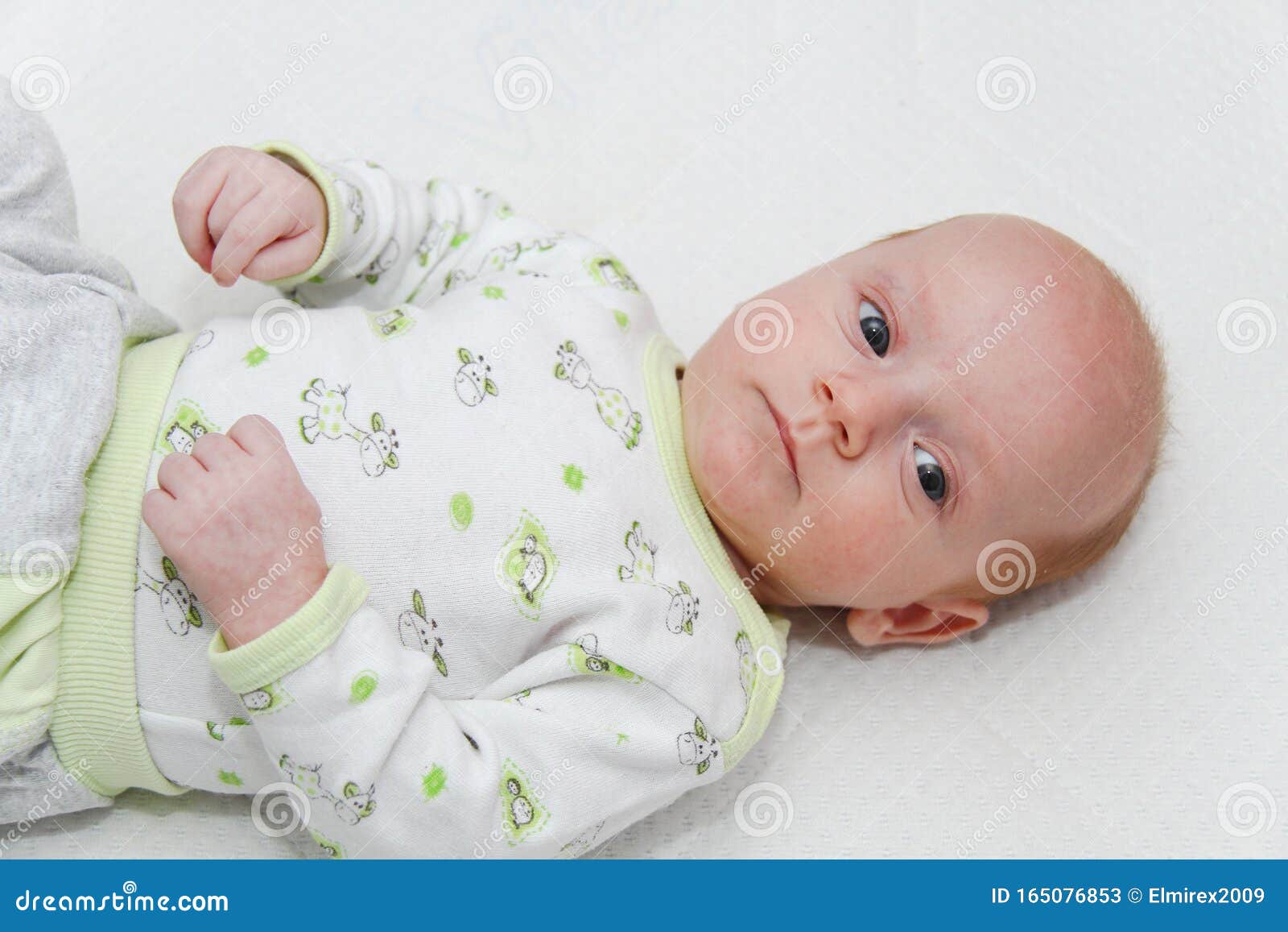 Bebe Recien Nacido De Dos Meses Disfrutando Imagen De Archivo Imagen De Meses Bebe Bebe Recien Nacido De Dos Meses Disfrutando Imagen De Archivo Imagen De Meses Bebe
