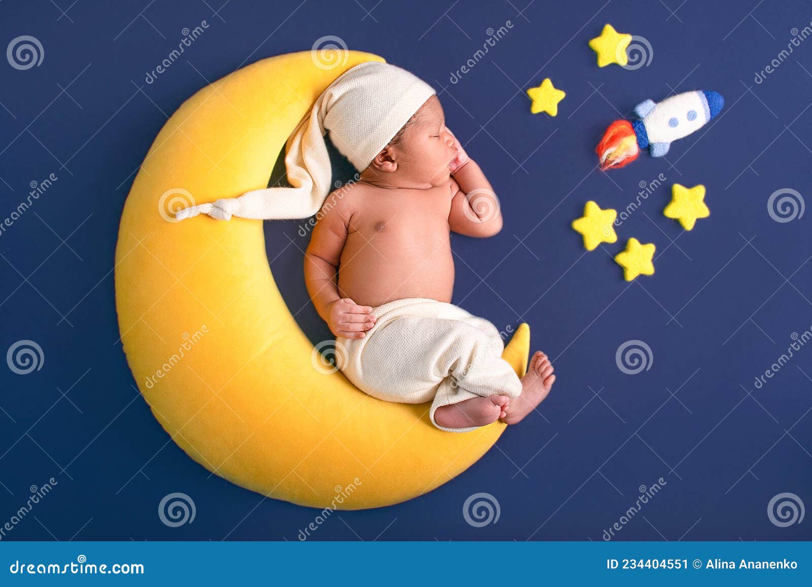 Bebé Recién Nacido Duerme Bebé Con Un Disfraz Niño Pequeño Lindo Imagen de  archivo - Imagen de persona, fruta: 234404551