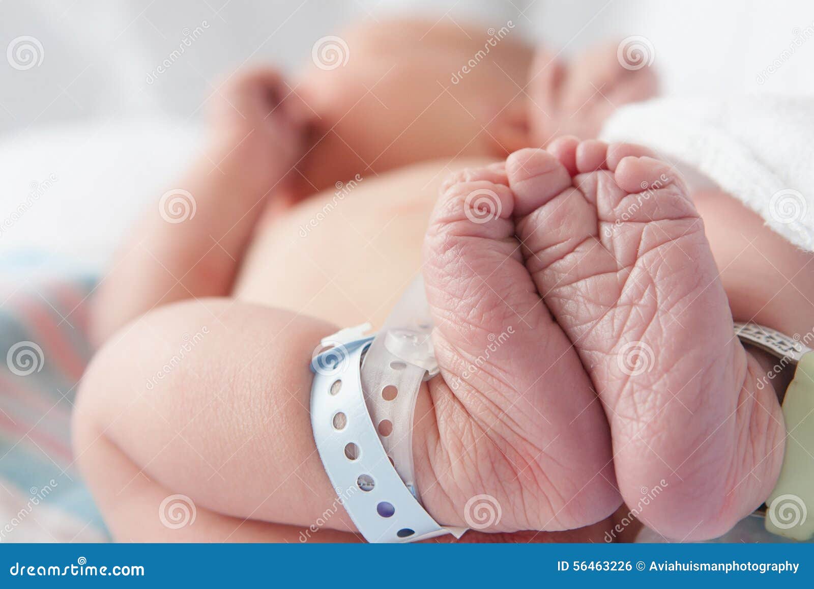 Bebe Recien Nacido En Hospital Foto De Archivo Imagen De Labios Pesebre Bebe Recien Nacido En Hospital Foto De Archivo Imagen De Labios Pesebre