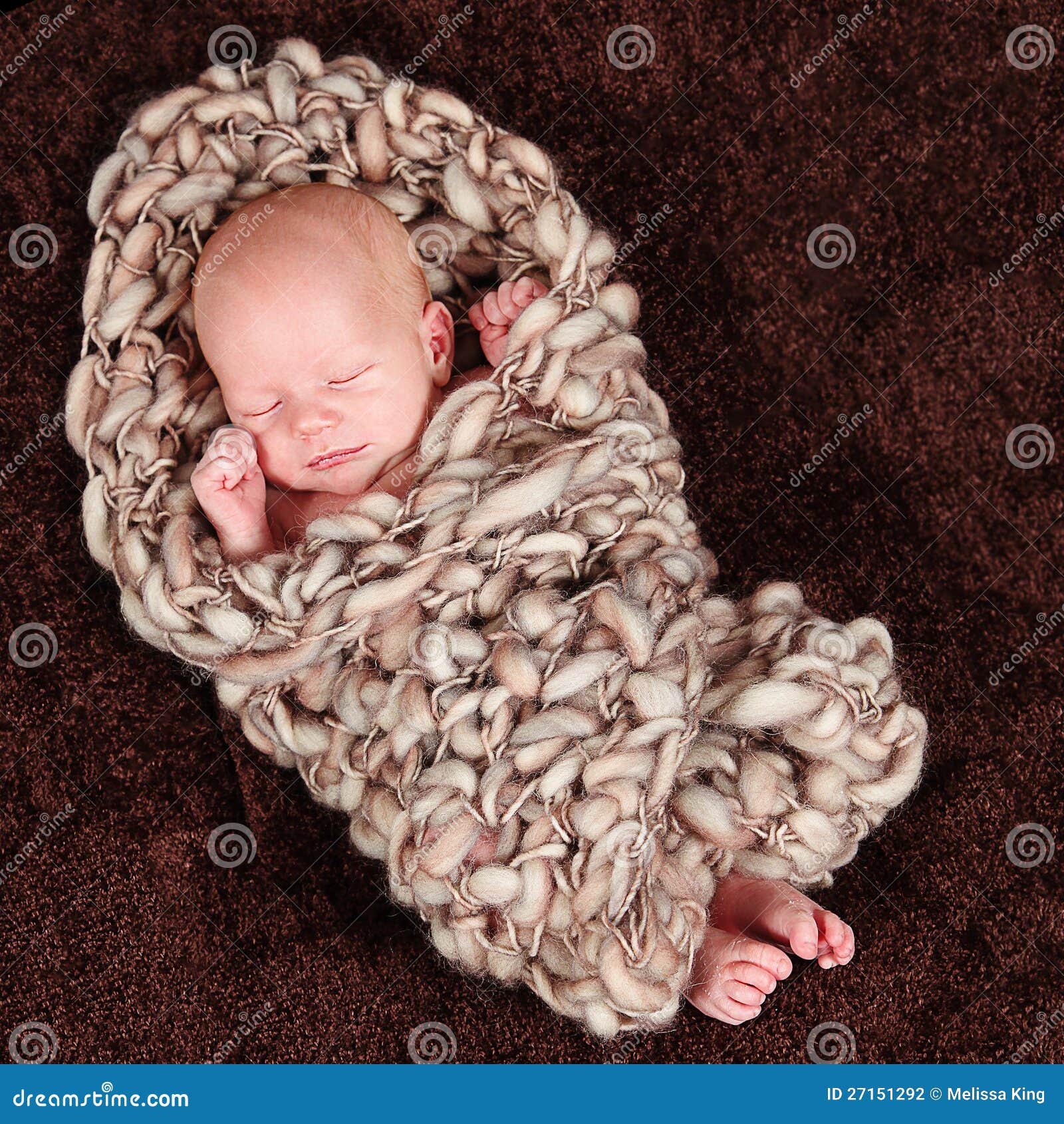 Bebé Recién Nacido Envuelto En Manta Foto de archivo - Imagen de inocencia,  dulce: 27151292