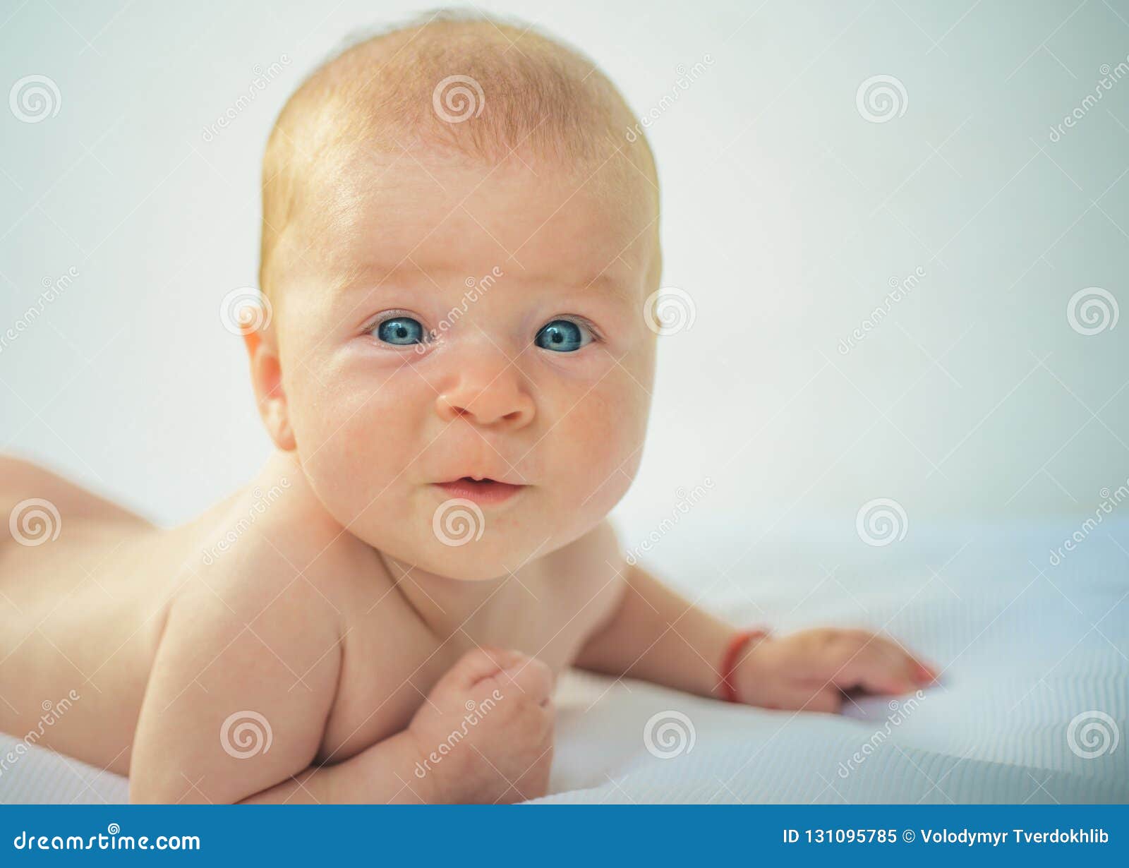 Bebé Recién Nacido Feliz Atención Sanitaria Durante Embarazo Y Parto  Cuidado Pediátrico Para El Bebé Feliz Desarrollo Armonioso Imagen de  archivo - Imagen de muchacho, poco: 131095785