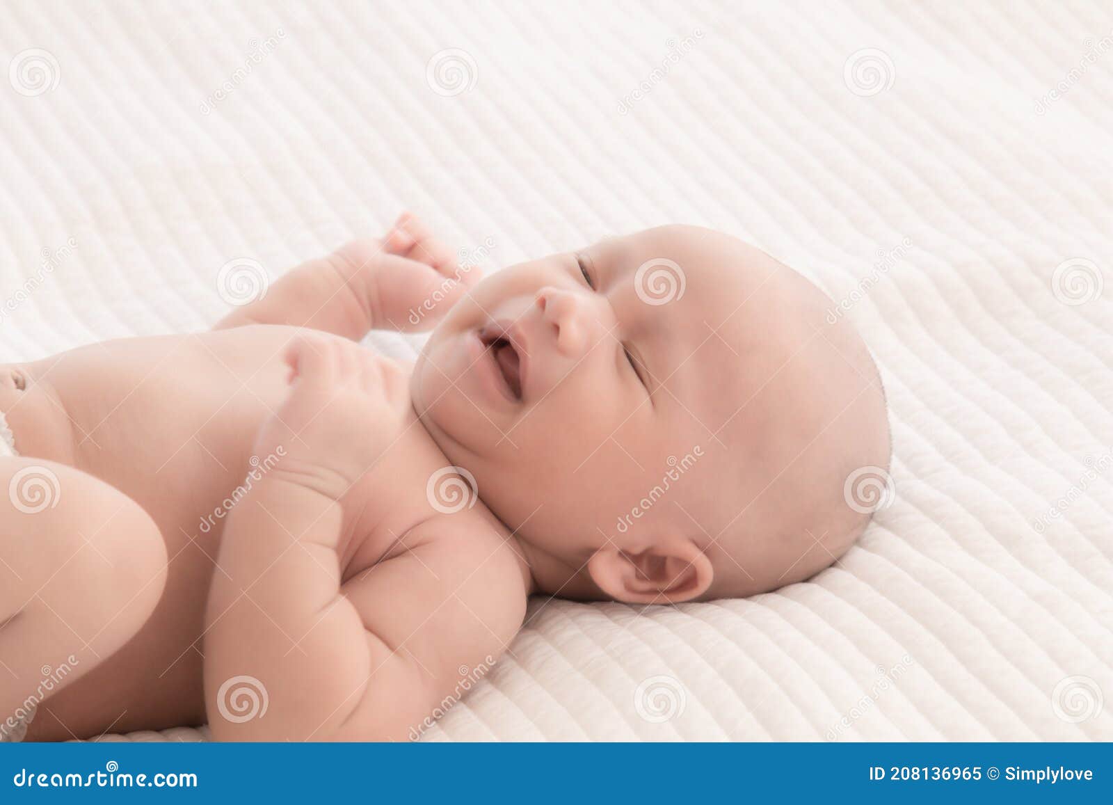 Bebe Recien Nacido Llorando Fiebre Enferma Obtener Chequeo De Gripe En La Clinica Asiatico Nino Bebe 01mes Quisquilloso Gritando D Imagen De Archivo Imagen De Casero Manta Bebe Recien Nacido Llorando Fiebre Enferma Obtener Chequeo De Gripe En La Clinica Asiatico Nino Bebe 01mes Quisquilloso Gritando D Imagen De Archivo Imagen De Casero Manta